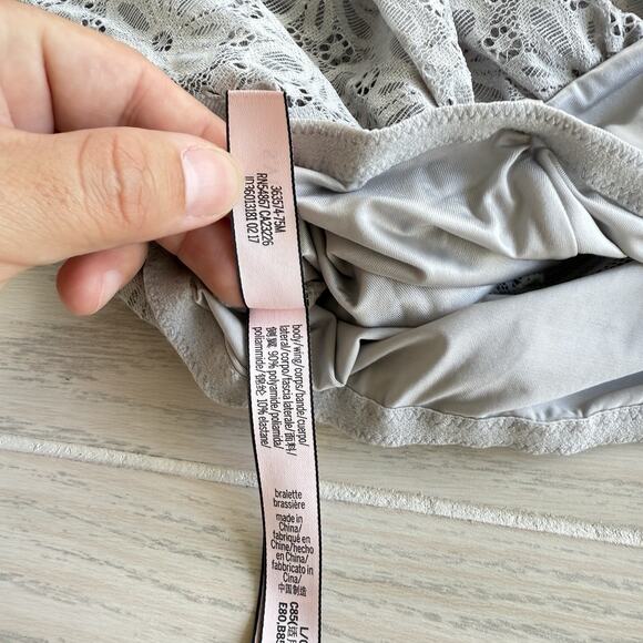 Victoria's Secret Silver Gray Lace Crop Off the Shoulder Flounce Bralette Large - Picture 6 of 8